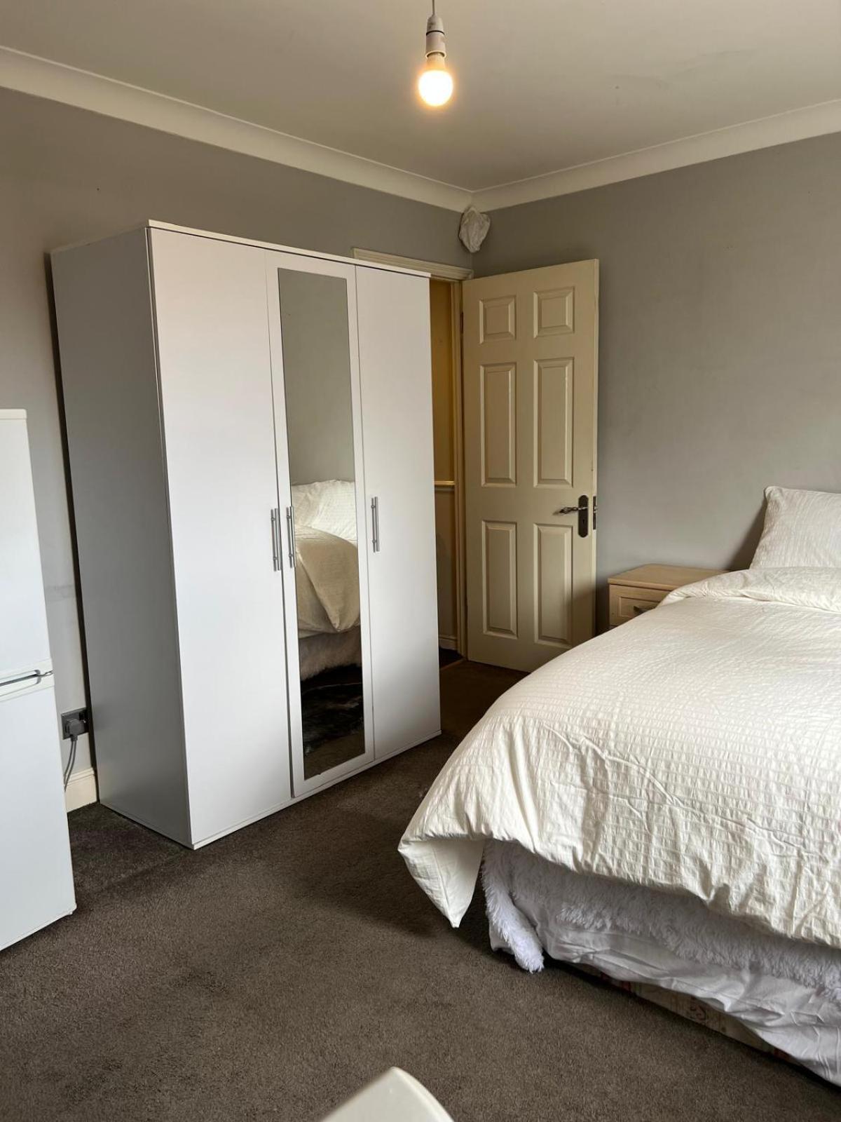 Oxborne Rooms Uk - 22 Seaton Лондон Экстерьер фото